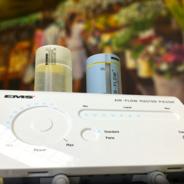 modernes EMS Airflow Gerät zur professionellen Zahnreinigung