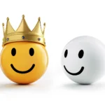 Vier Smileys, einer mit goldener Krone – Symbolbild für Zahnersatz in der Zahnarztpraxis Stegaurach